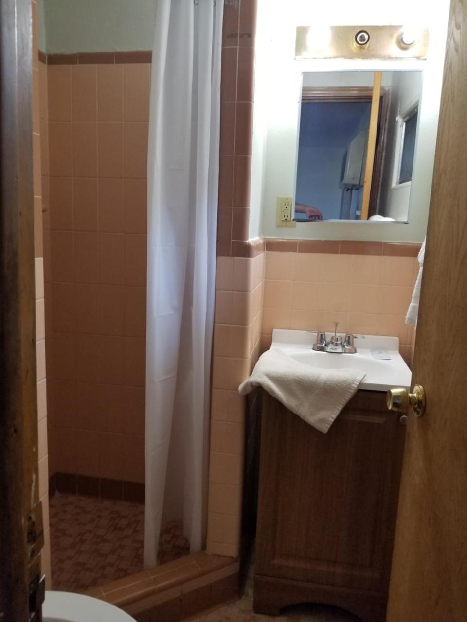 Budget Inn And Suites 애겐 외부 사진